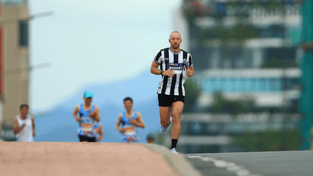 Geordie Challenger Paul McDougal running a marathon